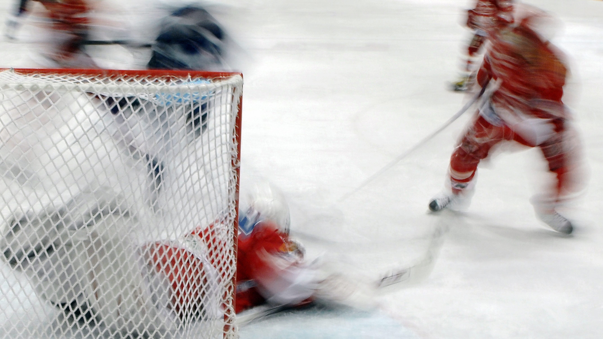 Ishockeyforbundet er spesielt hardt rammet av de nye koronarestriksjonene. I et møte med Kulturdepartementet og helsemyndighetene krever norsk idrett endringer. Foto: NTB / Samfoto