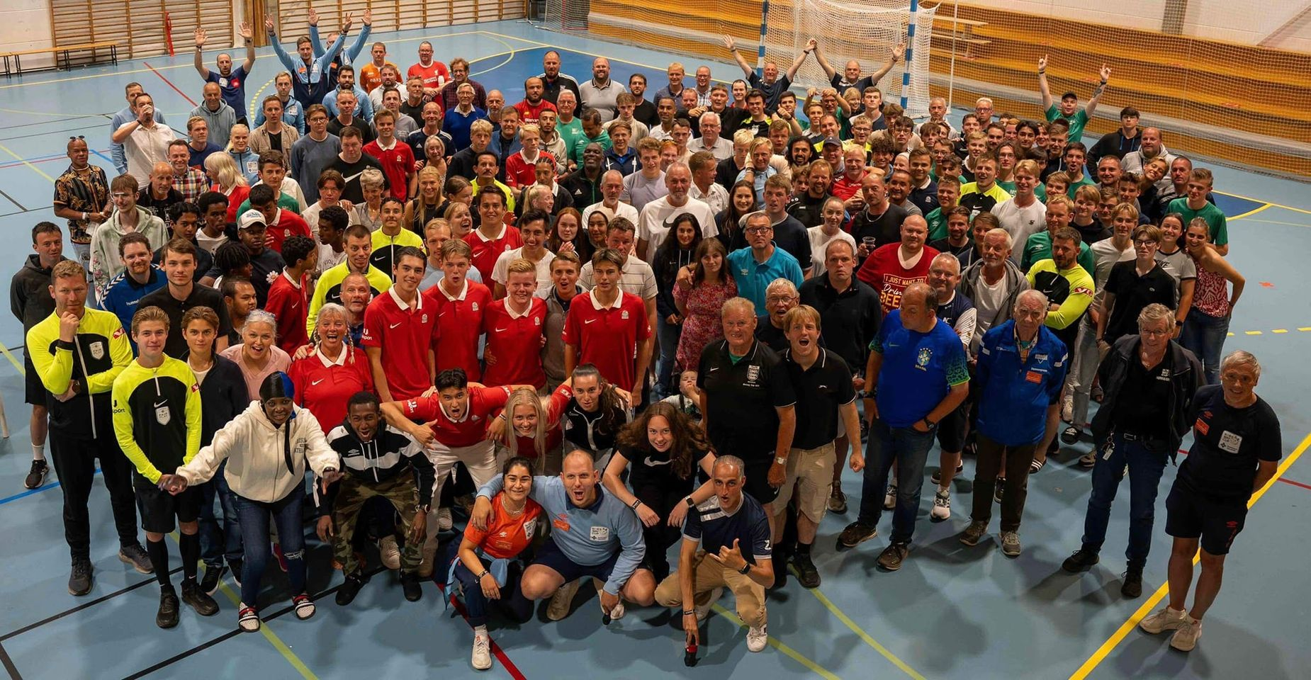 Dommerne på Norway Cup samlet før turneringsstart. Foto: Norway Cup