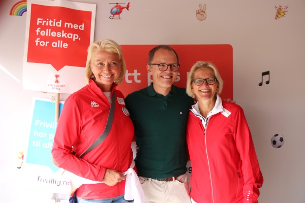 NIF besøkte Frivillighet Norge sin stand på Global Goal Arena under årets Norway Cup. Her sammen med generalsekretær Stian Slotterøy Johnsen..JPG