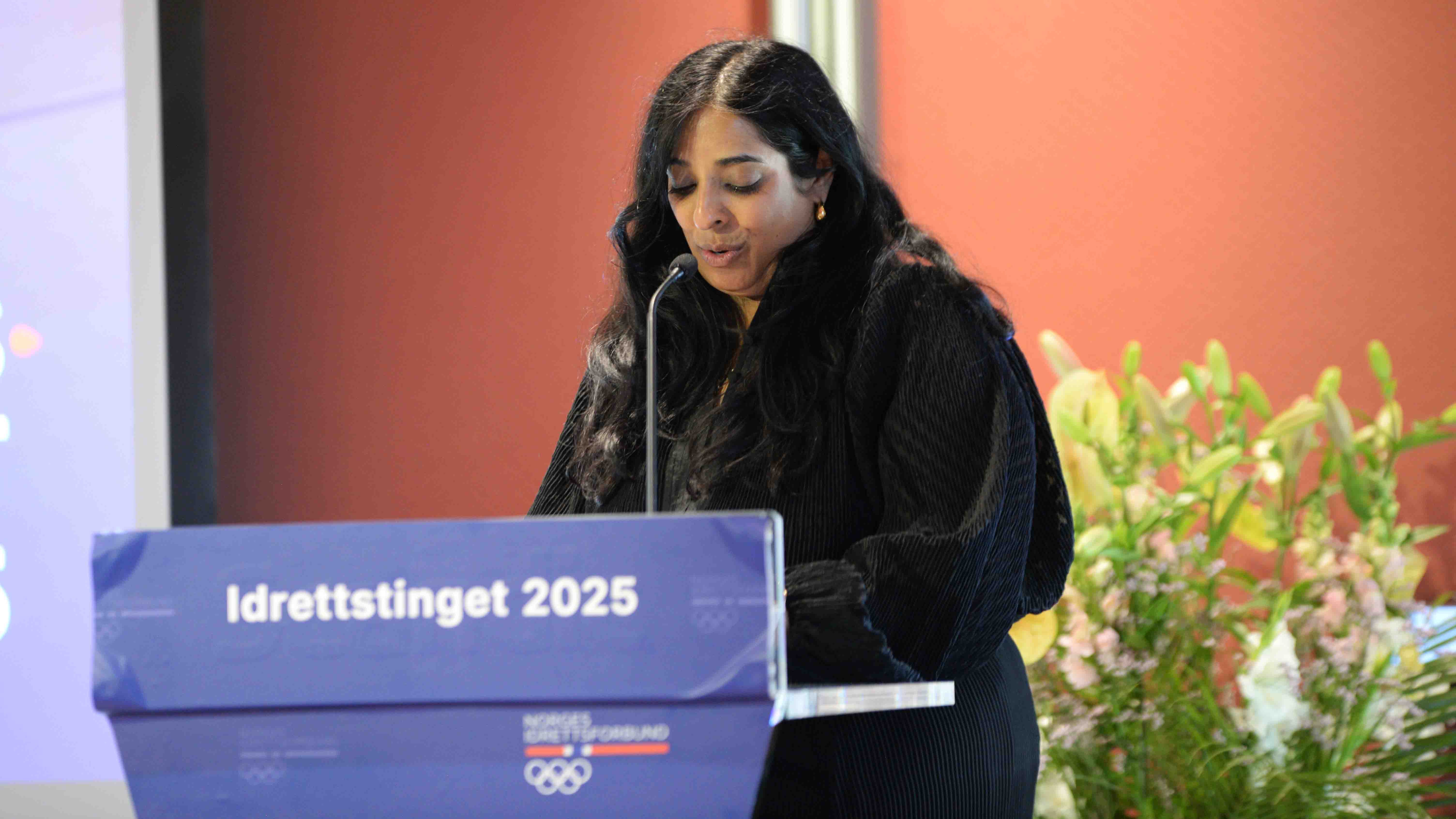 Kultur- og likestillingsminister Lubna Jaffery talte til idrettstinget. Foto: Norges idrettsforbund