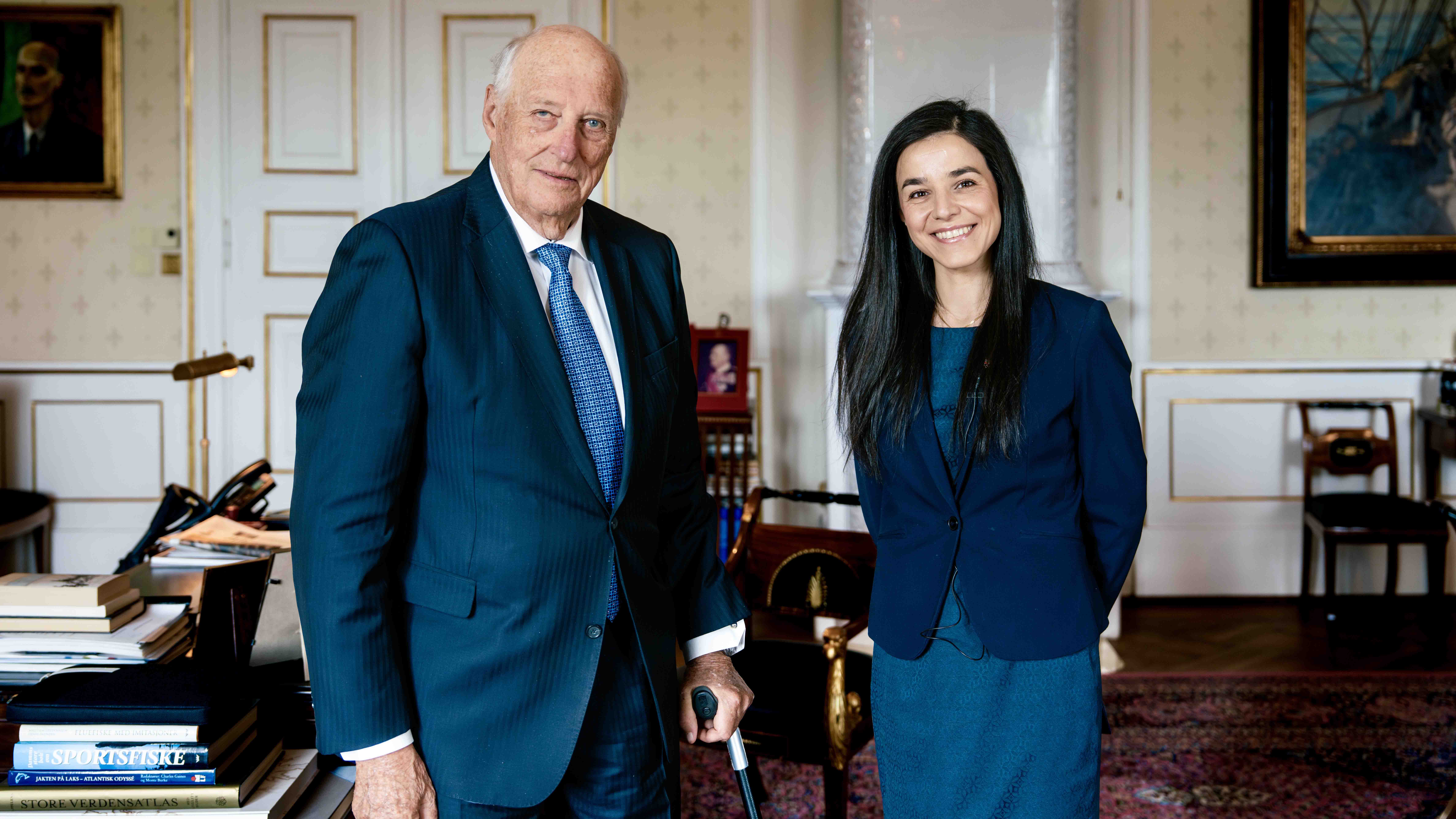H.M. Kong Harald og idrettspresident Zaineb Al-Samarai. Foto: Ola Vatn / Slottet