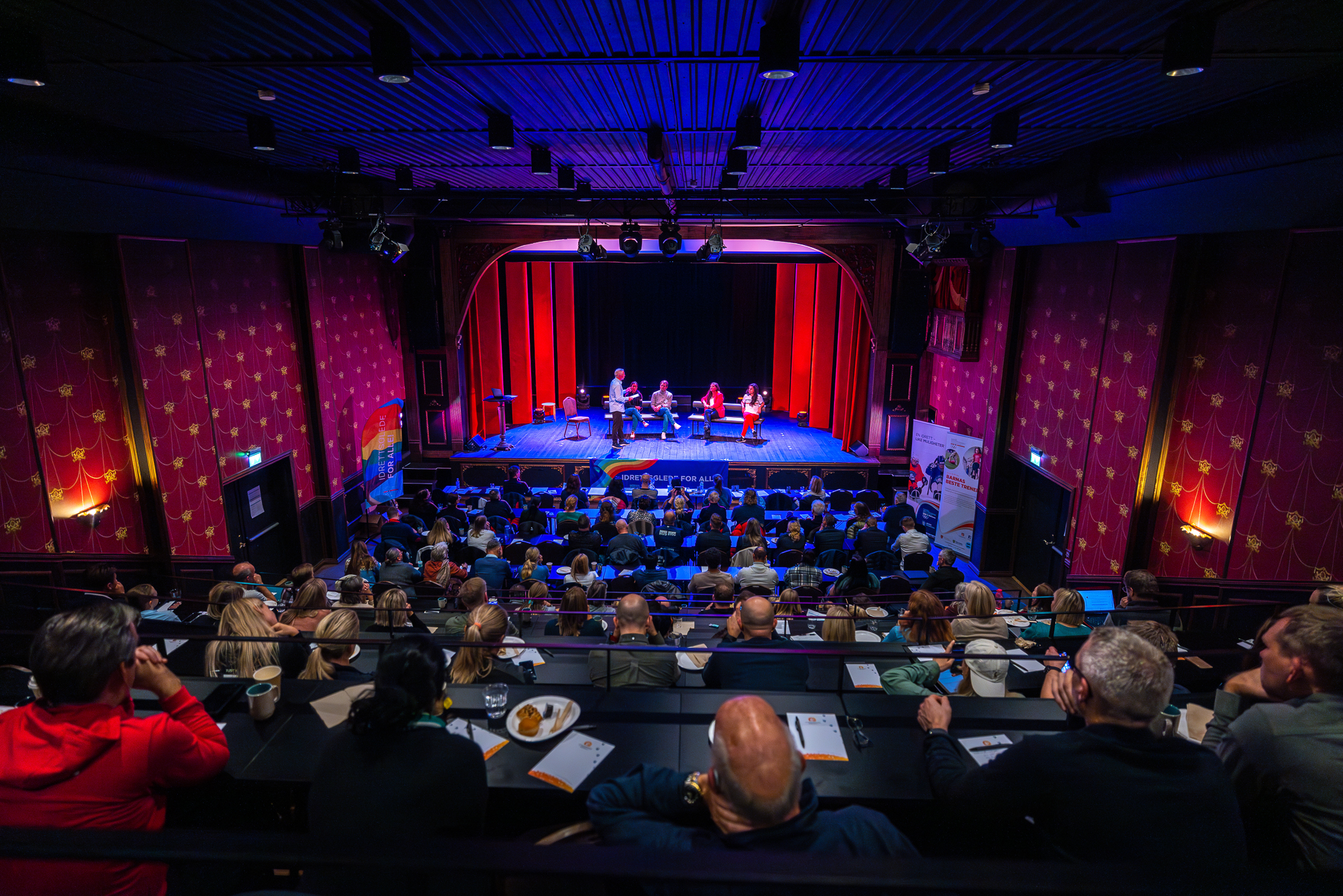 Fullsatt sal og konferanse om likestilling og økt kjønnsbalanse i Dyreparken Sjørøverteater. Foto: May Elin Aunli