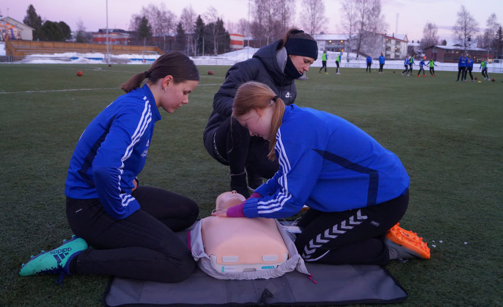 «Sammen redder vi liv i idretten» er et prosjekt ledet av Norges idrettsforbund, som piloteres i Norges Fotballforbund. Foto: NFF