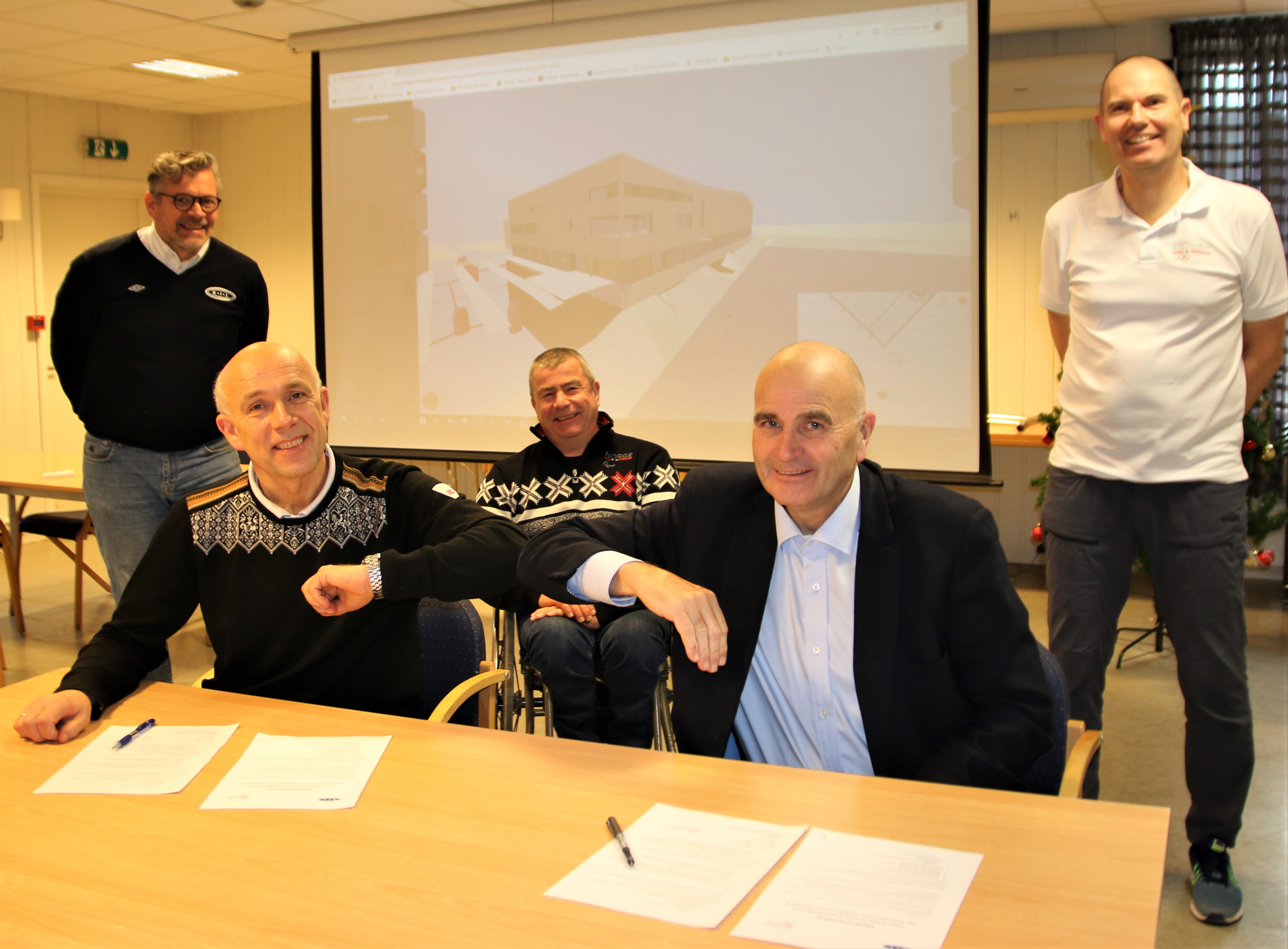Tirsdag 15. desember 2020 signerte Trøndelag idrettskrets en avtale med Ranheim idrettslag om å etablere landets første paraidrettssenter i Ranheim Aktivitetshall. På bildet fra venstre Arne Kristian Fredriksen (daglig leder Ranheim idrettslag), Kjell Bjarne Helland (organisasjonssjef i Trøndelag idrettskrets), Terje Jentoft Roel (leder for arbeidsgruppa Paraidrettssenteret i Trøndelag idrettskrets); Rune Venås (styreleder Ranheim idrettslag) og Per-Einar Johannessen (prosjektleder Paraidrettssenteret i Trøndelag idrettskrets). Foto: Hans Jørgen Hansen.