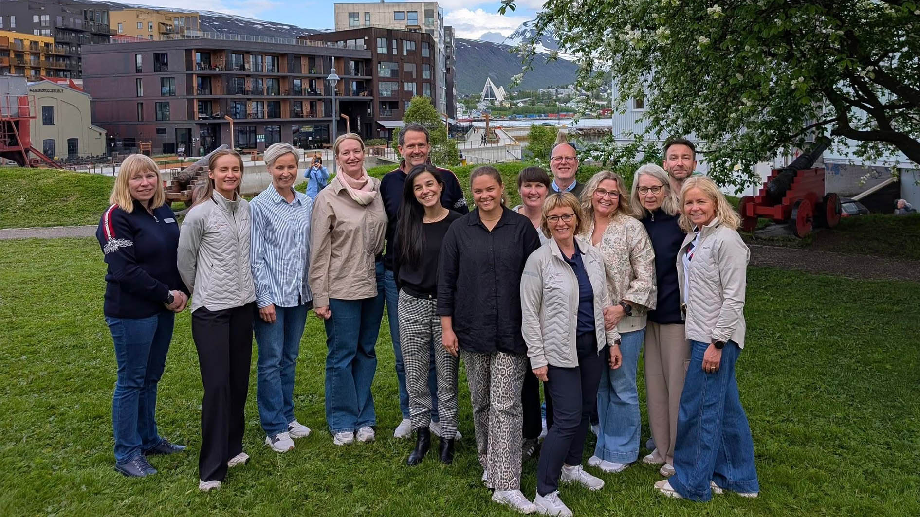 Idrettspresident Zaineb Al-Samarai var i går på valgkampbesøk i Tromsø. Her sammen med representanter fra Troms idrettskrets og Tromsø idrettsråd. Foto: Troms idrettskrets