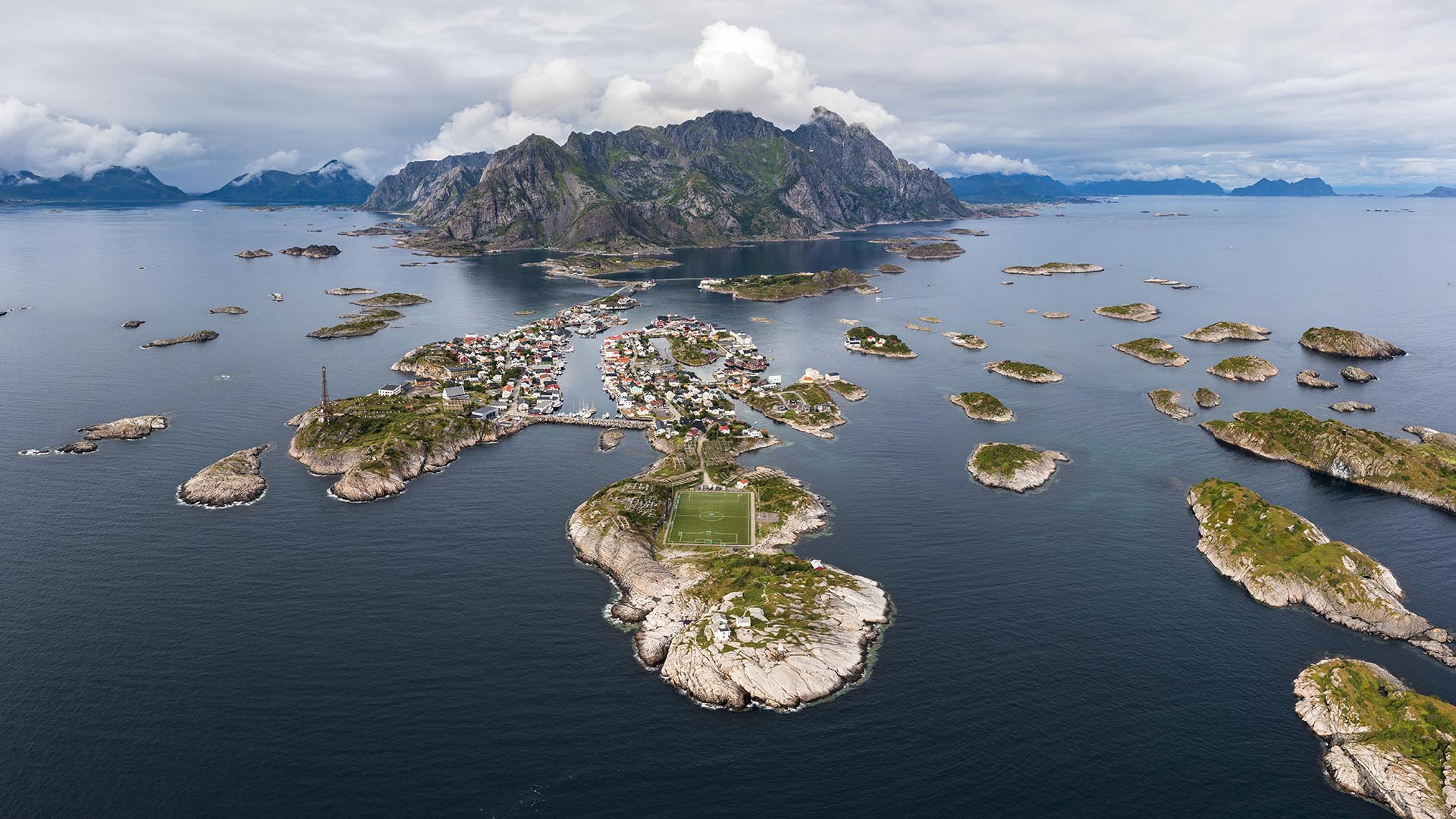 – Vi er glade for at regjeringen anerkjenner at reisekostnader er en viktig økonomisk barriere for idrettsdeltakelse blant barn og unge i våre nordligste fylker, hvor det ofte er svært store avstander for å kunne delta i konkurranser i barne -og ungdomsidretten, sier idrettspresident Zaineb Al-Samarai. 