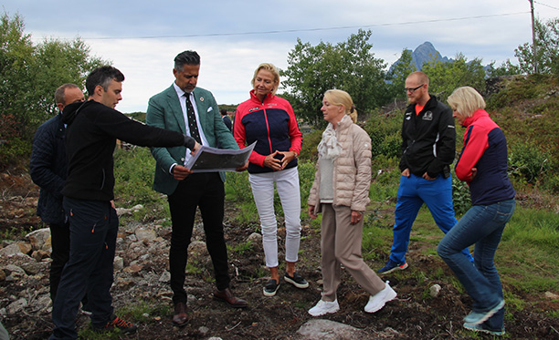 Fra venstre: Jonas Einar Tetlie (KS Ski Lofoten), ordfører i Vågan Frank Johnsen, Abid Raja, Berit Kjøll, dep.råd Kristin Berge, Stig Arne Gundersen (Vågan Taekwondo & Hapkido klubb), generalsekretær Karen Kvalevåg. Foto: Vilde Ueland