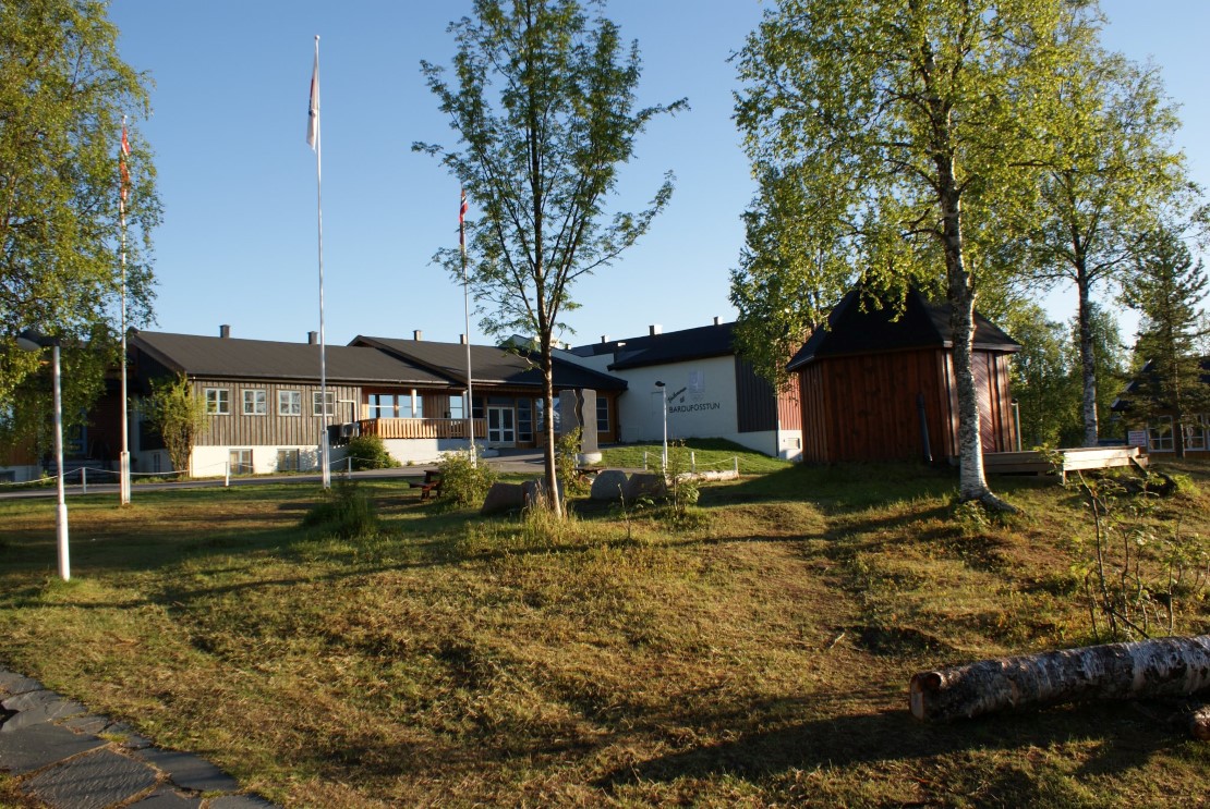 Foto: Bardufosstun sommer