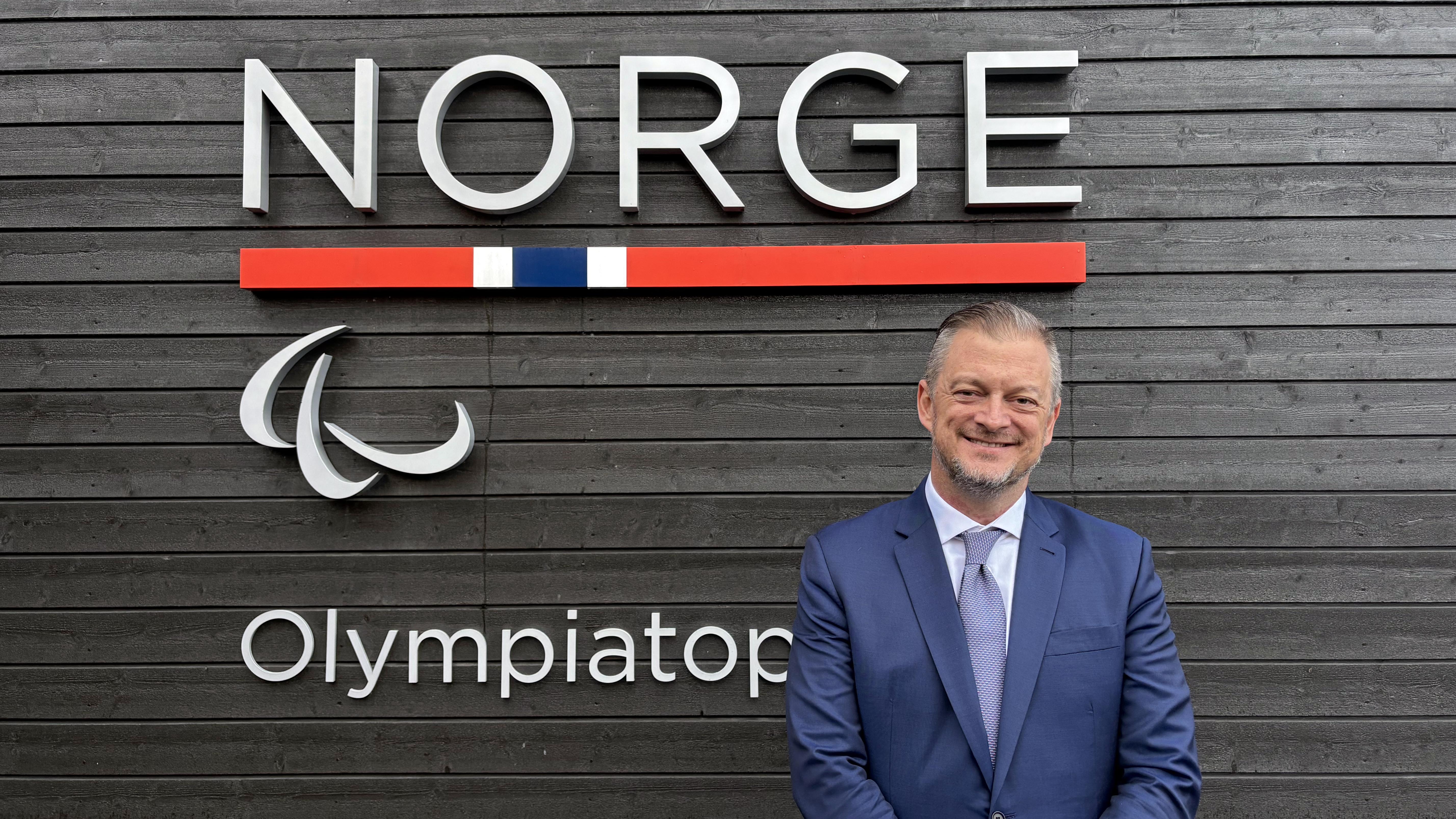 Norges idrettsforbund fikk i dag besøk av presidenten i Den internasjonale paralympiske komité (IPC), Andrew Parsons. Idrettspresident Zaineb Al-Samarai og en stor delegasjon fra NIF og fra øvrige deler av idretten var vertskap for besøket. Foto: Norges idrettsforbund  