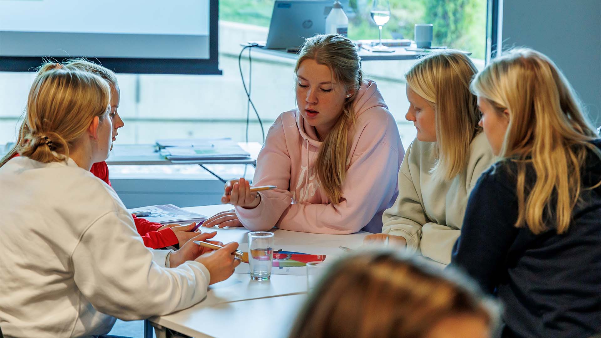 Nye rapporter om hva ungdom mener om filming og strømming av idretten
