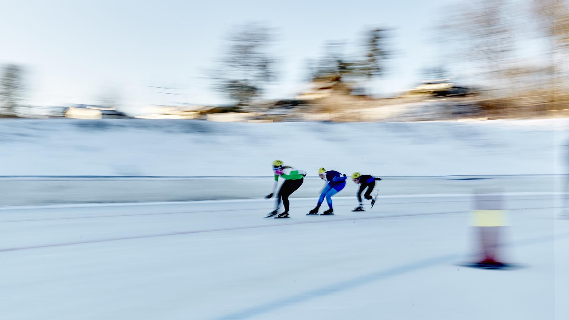 Bildet viser skøyteløpere. Foto: Eirik Førde