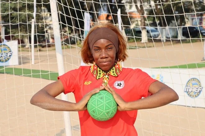 Edlénia José er kaptein for Angolas landslag i strandhåndball.