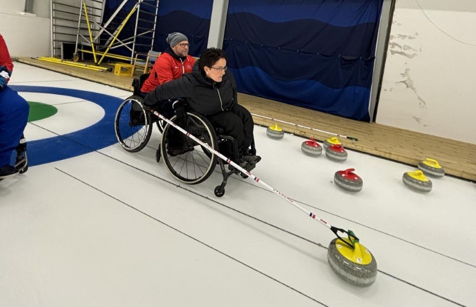 19. november kan man teste ut paracurling i Leangen Curlinghall i Trondheim.