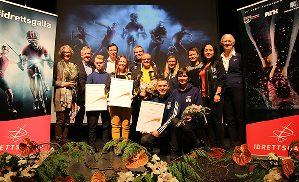 Prisvinneren Nyborg idrettslag sammen med Steinkjer friidrettsklubb, Nordstrand idrettsforening, idrettspresident Tom Tvedt, styremedlem Marcela Bustos og Marianne Sperre og Arnfinn Vik fra administrasjonen i idrettsforbundet. Foto: Geir Owe Fredheim