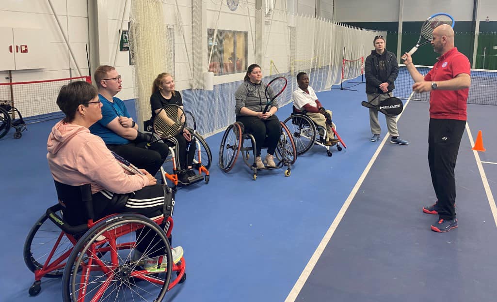 Bli med og prøv rullestoltennis i Trondheim lørdag 29. april.