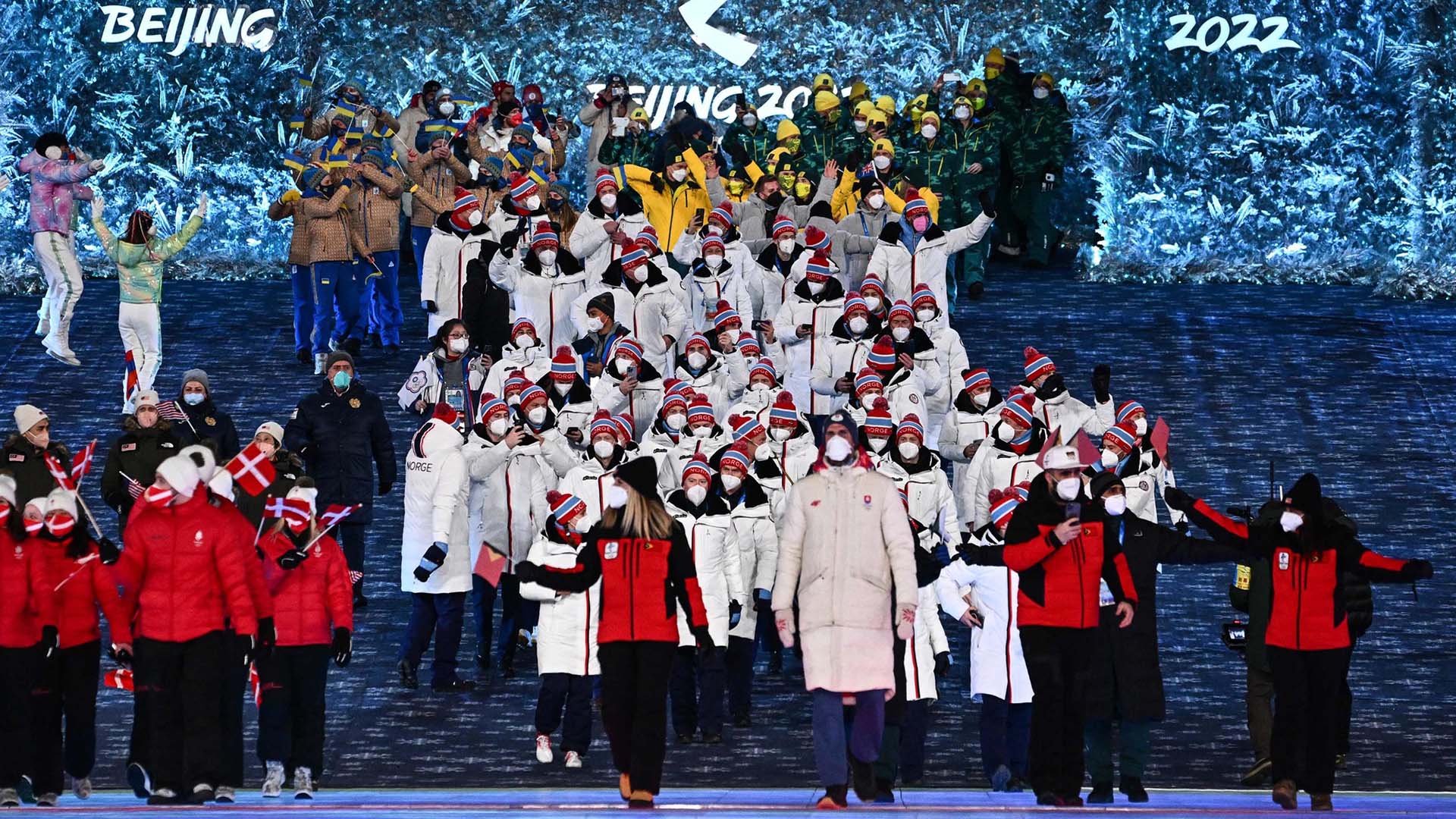 Den norske troppen, som her deltar under avslutningsseremonien, satte virkelig sitt preg på de olympiske lekene i Beijing 2022 med 16 gull-, 8 sølv- og 13 bronsemedaljer. Foto: Anne-Christine Poujoulat / AFP / NTB