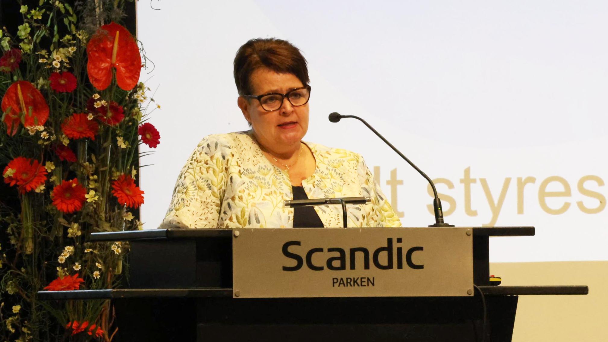 Utvalgsleder Anne Farseth la i dag frem en løypemelding i arbeidet for ytterligere å forbedre godt styresett i NIF på NIFs ledermøte i Ålesund. Foto: Geir Owe Fredheim
