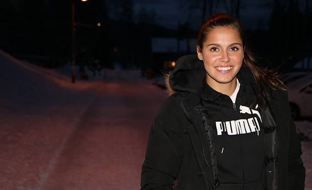 Amalie Iuel (23) er Norges beste kvinnelige hekkeløper. Nå deler hun sine erfaringer fra barneidretten. Foto: Geir Owe Fredheim