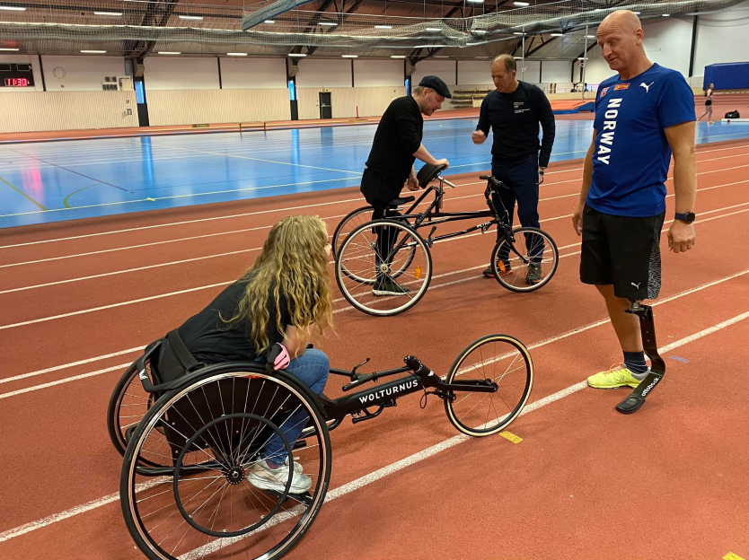 Tirsdag 20. mai blir det mulig å prøve ut friidrettsøvelser, boccia, teppecurling og ulike aktivitetshjelpemidler i Svenningmoen idrettspark i Overhalla.