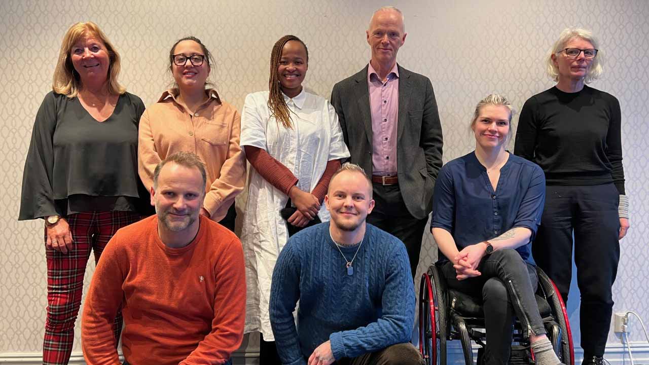 Bak fra venstre: Heidi Ysen, Therese Marie Ignacio Bjønnsaas, Nosizwe Lise Baqwa, Robert Mood, Inger Marie Lid. Foran fra venstre: Gudmund Skjeldal, Casper Width og Lena Schrøder. Finn Badou Jor var ikke til stede. 