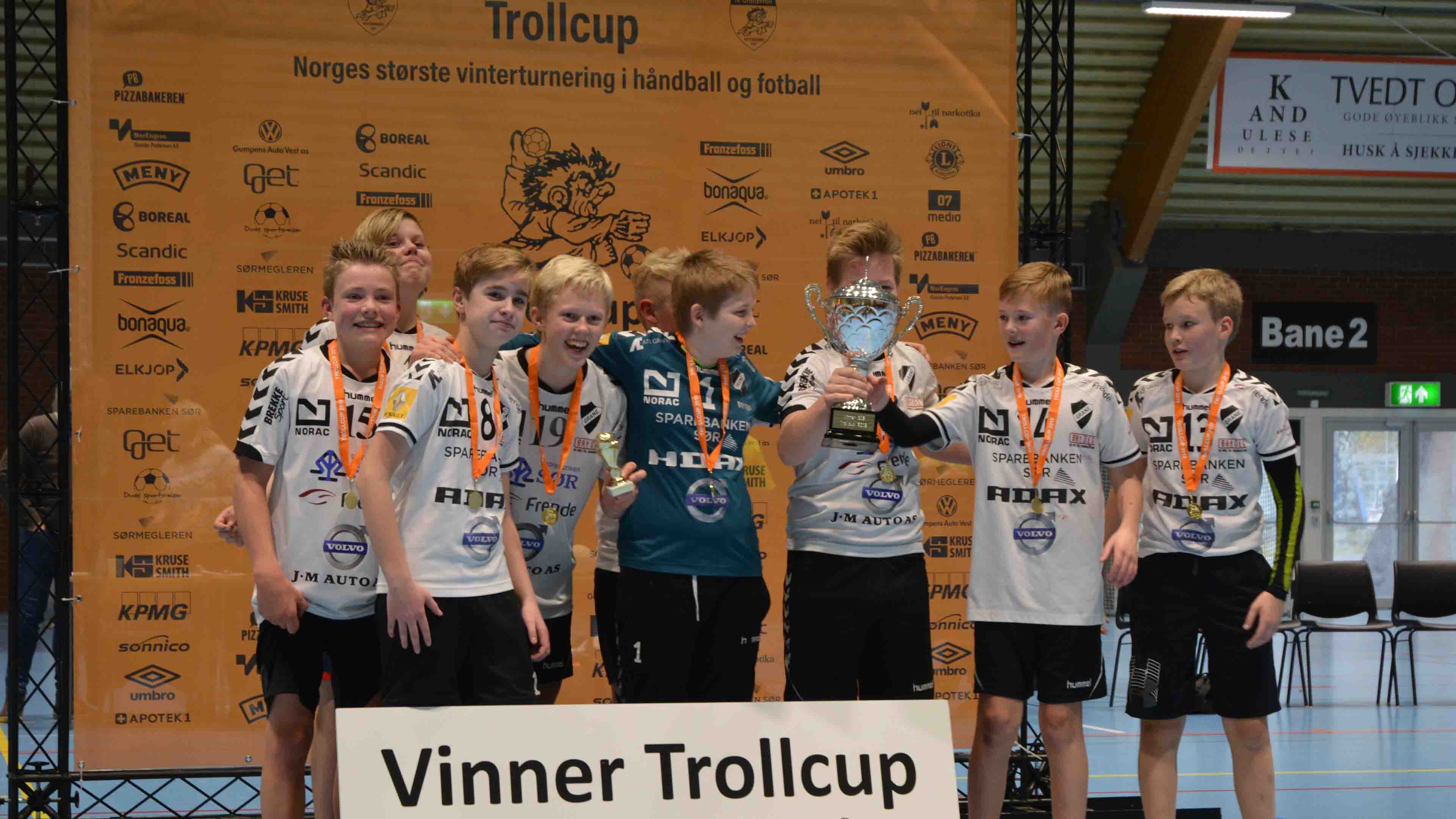 Det skal spilles fotball på 22 fotballbaner, mens 12 håndballbaner tas i bruk i Kristiansand og omegn når kampene i Trollcup blåses i gang lørdag morgen kl. 8. Her fra turneringen i 2019. Foto: Trollcup 