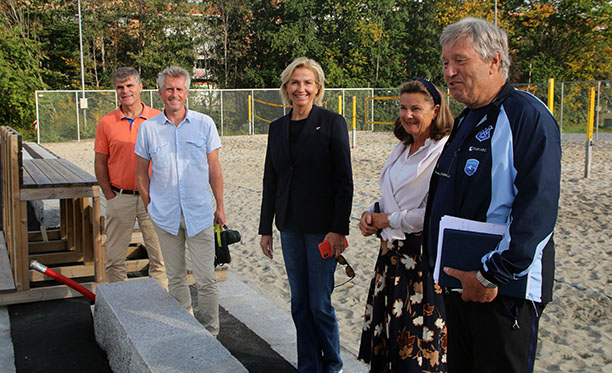 God stemning på Føyka. Idrettspresidenten fikk en kort omvisning på noen av Asker Skiklubbs anlegg.  Her sammen med kommunestyrerepresentant Stig Wettre-Johnsen, prosjektleder Svein Granerud, daglig leder Eva Sunde Scheel og formann i Asker Skiklubb, Bjørn Tangnes.