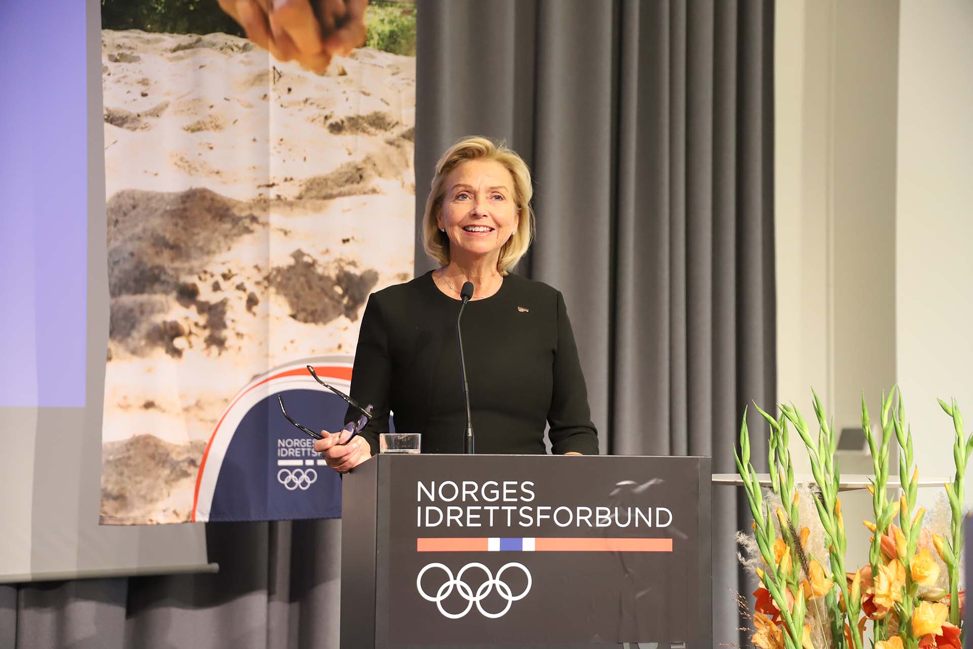 Idrettspresident Berit Kjøll talte til det ekstraordinære tinget som avholdes på Scandic Airport Gardermoen i helgen. Foto: Sofie Torlei Olsen