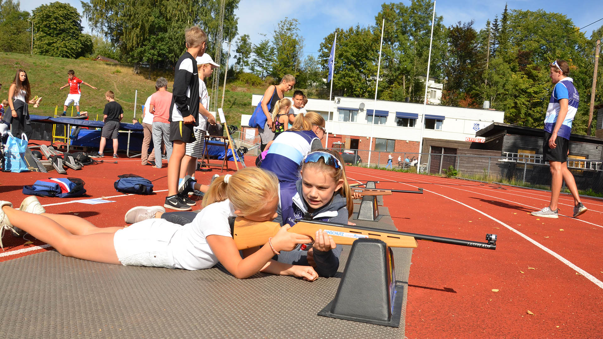 Skiskyting er en av hele 16 idretter som Asker Skiklubb tilbyr under arrangementet #tilbaketilidretten/Skiklubbens dag. Foto: Svein Granerud 