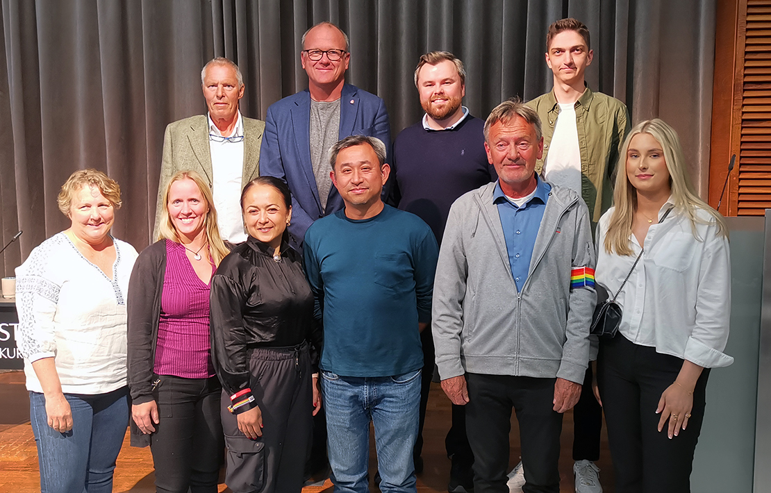 Kretsstyret 2024 - 2026: Bak f.v: Rune Hebjerk (ansattes representant), Frode Jacobsen, Alexander Eriksson og Jamil Dost. Foran f.v: Nina Frivold, May Linn Hystad, Marcela Montserrat Fonseca Bustos, Junjie Cao, Lars Trælvik og Caroline Saastad.