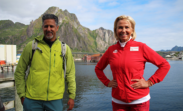 Idrettspresident Berit Kjøll og kultur- og likestillingsminister Abid Raja under torsdagens pressekonferanse i Svolvær. Foto: Vilde Ueland, Norges idrettsforbund 