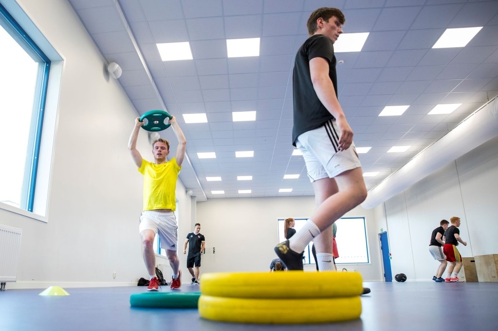 ALLIDRETT FOR BARN OG UNGE ER ET VARIERT AKTIVITETSTILBUD HVOR BARN FÅR PRØVE FLERE ULIKE IDRETTER I FLERE MILJØER, SKRIVER INNLEGGSFORFATTEREN. BILDE ER FRA SJETNEHALLEN.FOTO : CHRISTINE SCHEFTE