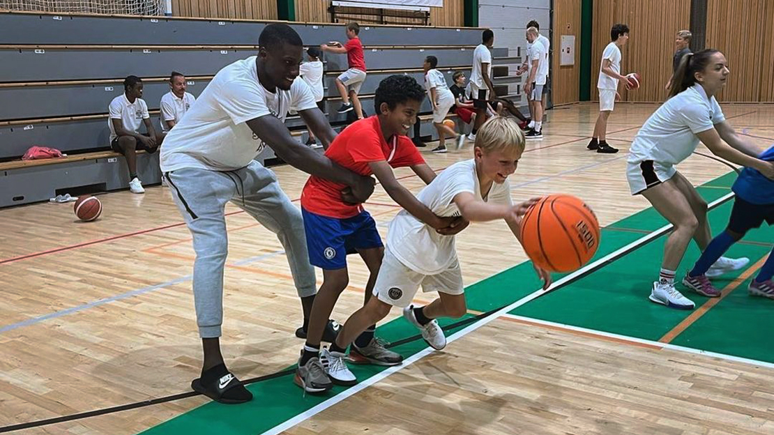 - Dra i samme retning! Fra årets basketsommer. Foto: Ammerud Basket