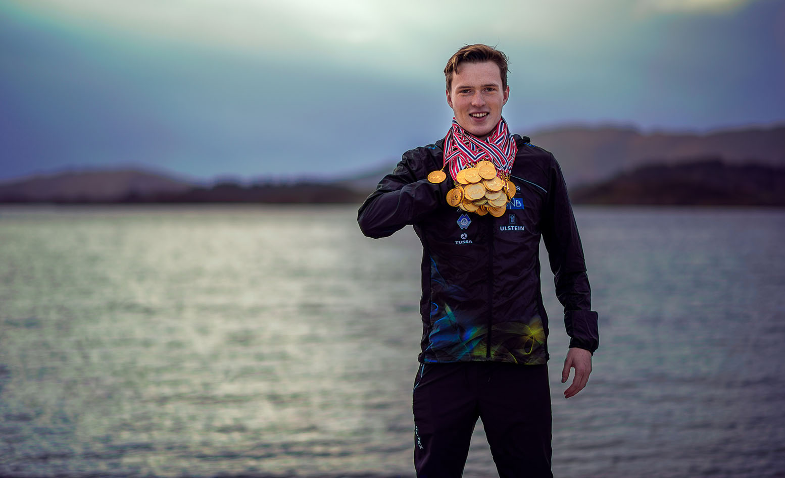 Medaljegrossisten Karsten Warholm sier at det er viktig å ha en lekende tilnæring til idrett i ung alder. Foto Svein Olav Humberset 