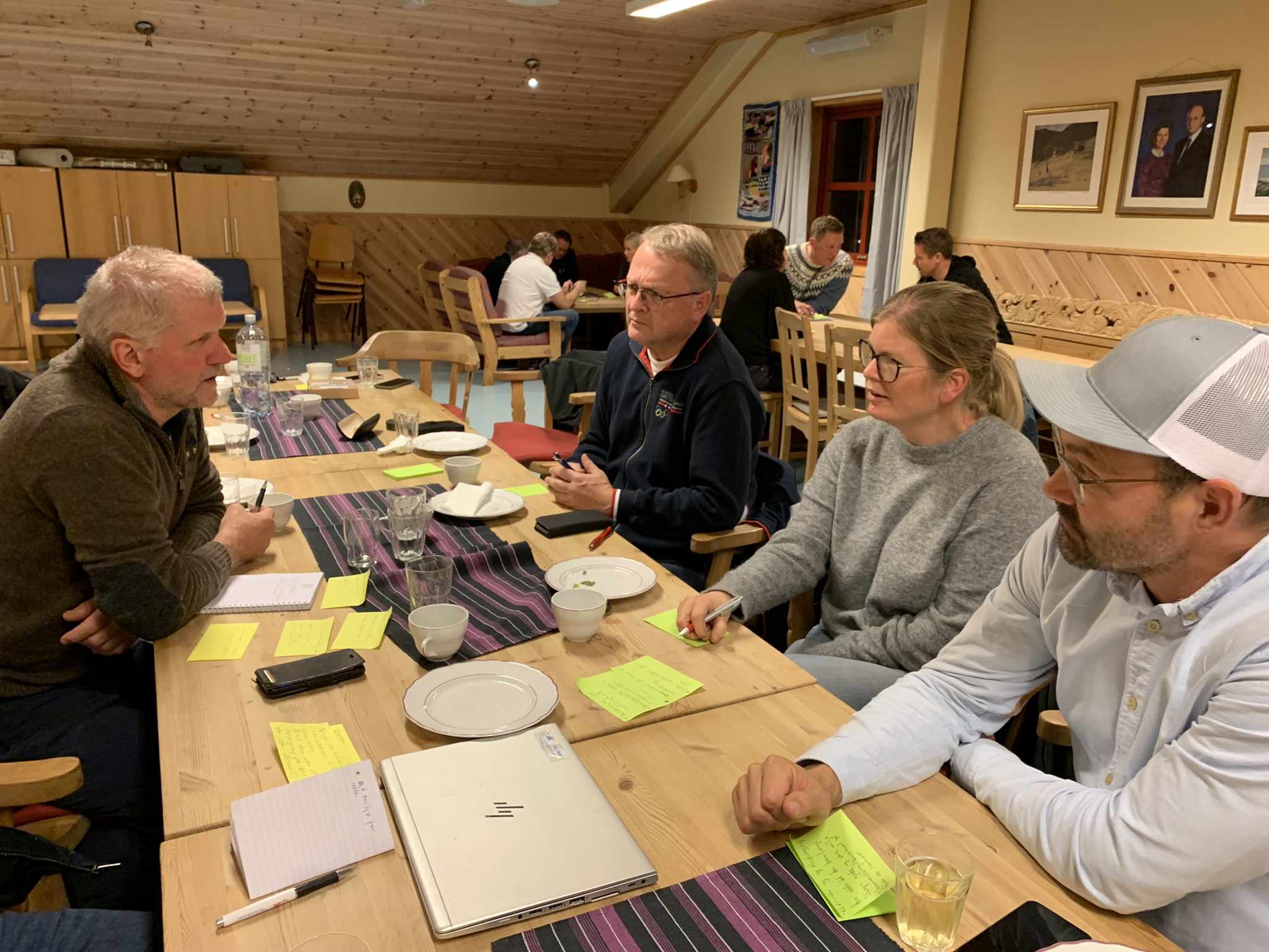 Det gikk med mange post-it-lapper da idretten i Vest-Telemark møttes for å diskutere idrettskretsens nye langtidsplan. Foto: Fredrik Ødegaard. 