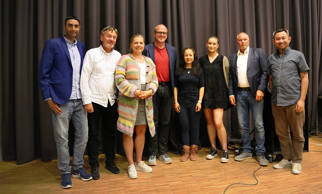 Nytt kretsstyre, f.v: Karmjit Grewal, Lars Trælvik, Pia Kristensen Moe, Frode Jacobsen, Marcela Montserrat Fonseca Bustos, Caroline Saastad, Rune Hebjerk (ansattes representant) og Junjie Cao. Birgit Opland og Hedi-Anne Birkeland var ikke tilstede da bildet ble tatt.