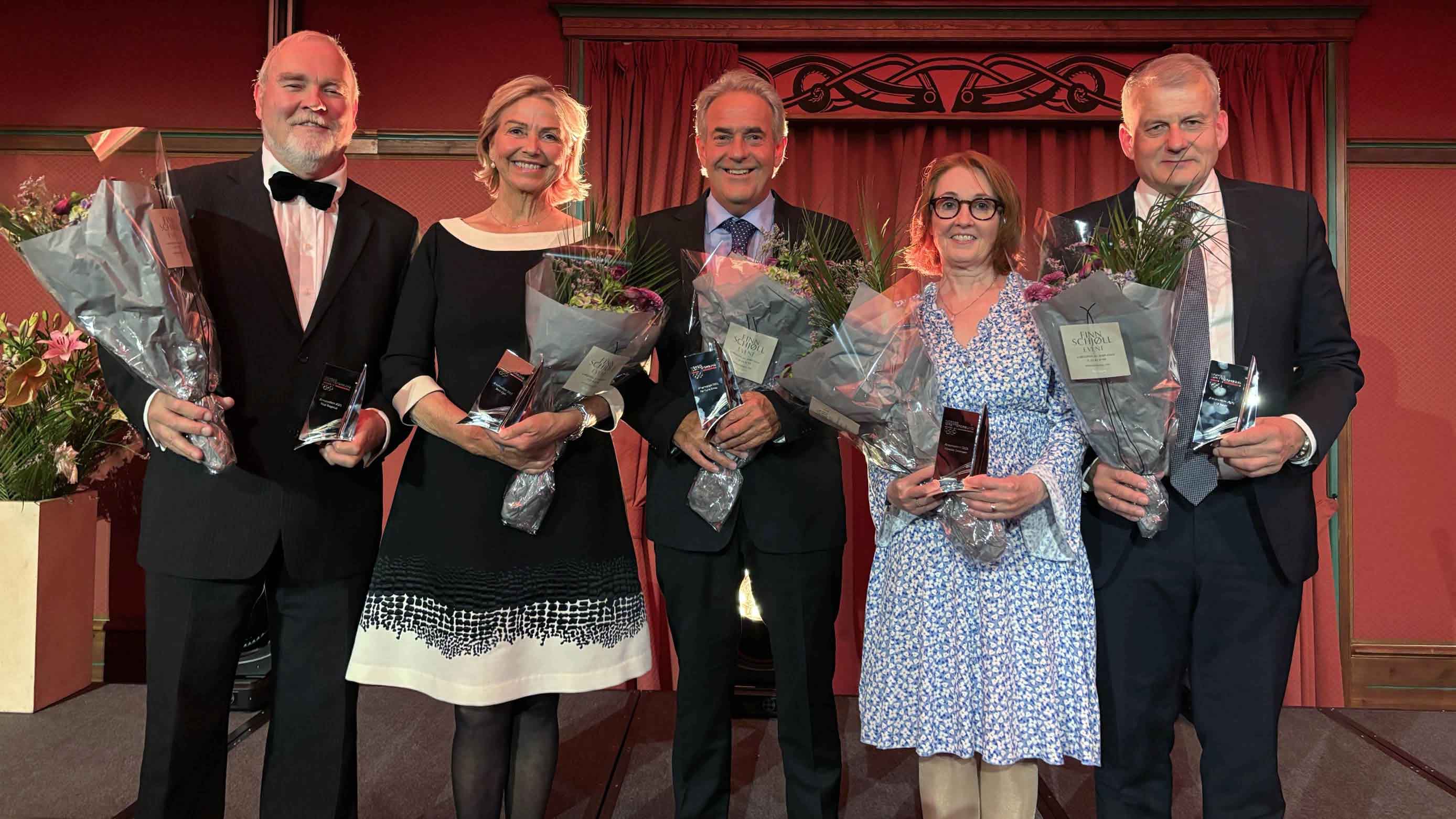 Roar Bogerud, (f.v) Berit Kjøll, Per Rune Eknes, Vibecke Sørensen og Erik Røste ble i dag tildelt æresmedlemskap. Foto: Carolyn Hannigan / Norges idrettsforbund