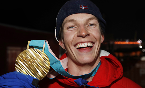 Øystein Bråten smiler bredt etter OL-gullet i slopestyle. Foto: NTB Scanpix