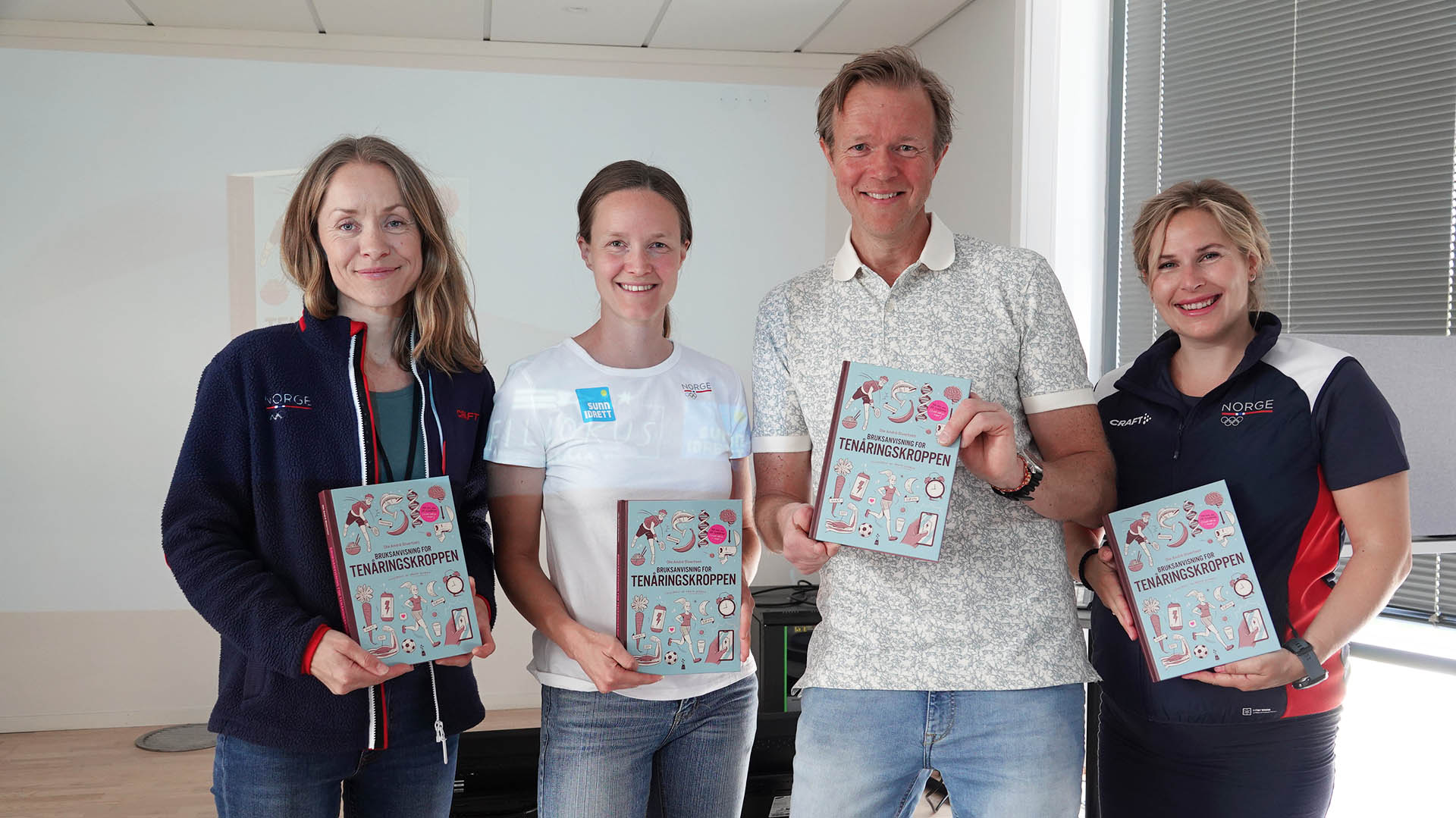 Sunn Idrett har vært en viktig bidragsyter til boken Bruksanvisning for tenåringskroppen som nå har kommet for salg. Her fra boklanseringen på Idrettens Hus 12 juni. Fra venstre: Katja Smith Ødegård, Kristin Lundanes Jonvik, Ole André Sivertsen. og Anna Solheim. Foto: Marte Hoel Romskaug