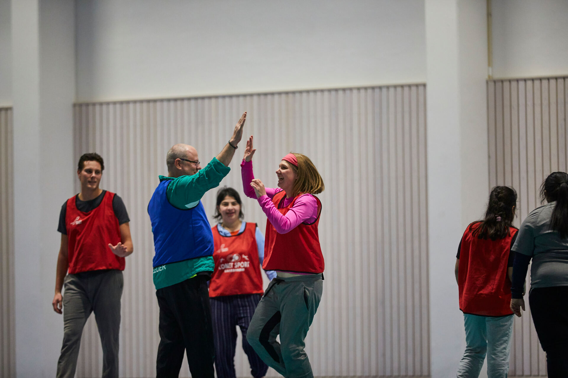 Mennesker som driver med idrett innendørs