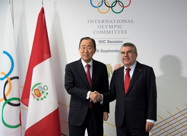Ban Ki-moon sammen med IOC-president Thomas Bach. Foto: Greg Martin/IOC
