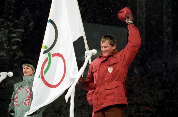 Vegard Ulvang blir med en ung delegasjon til Athen. På bildet ser vi skilegenden etter at han avla den olympiske ed på vegne av utøverne, på Lillehammer i 1994. Foto: Lise Åserud / NTB scanpix
