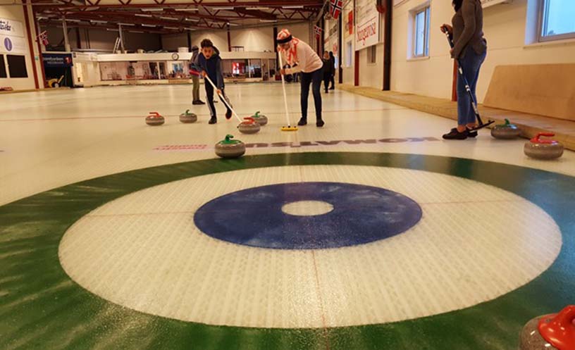 Hedmarken curlingklubb er en av klubbene som mottok midler i forrige tildeling. Midlene har vært til god nytte for idrettslaget i integreringsarbeidet. Foto: Dan Cato Røe
