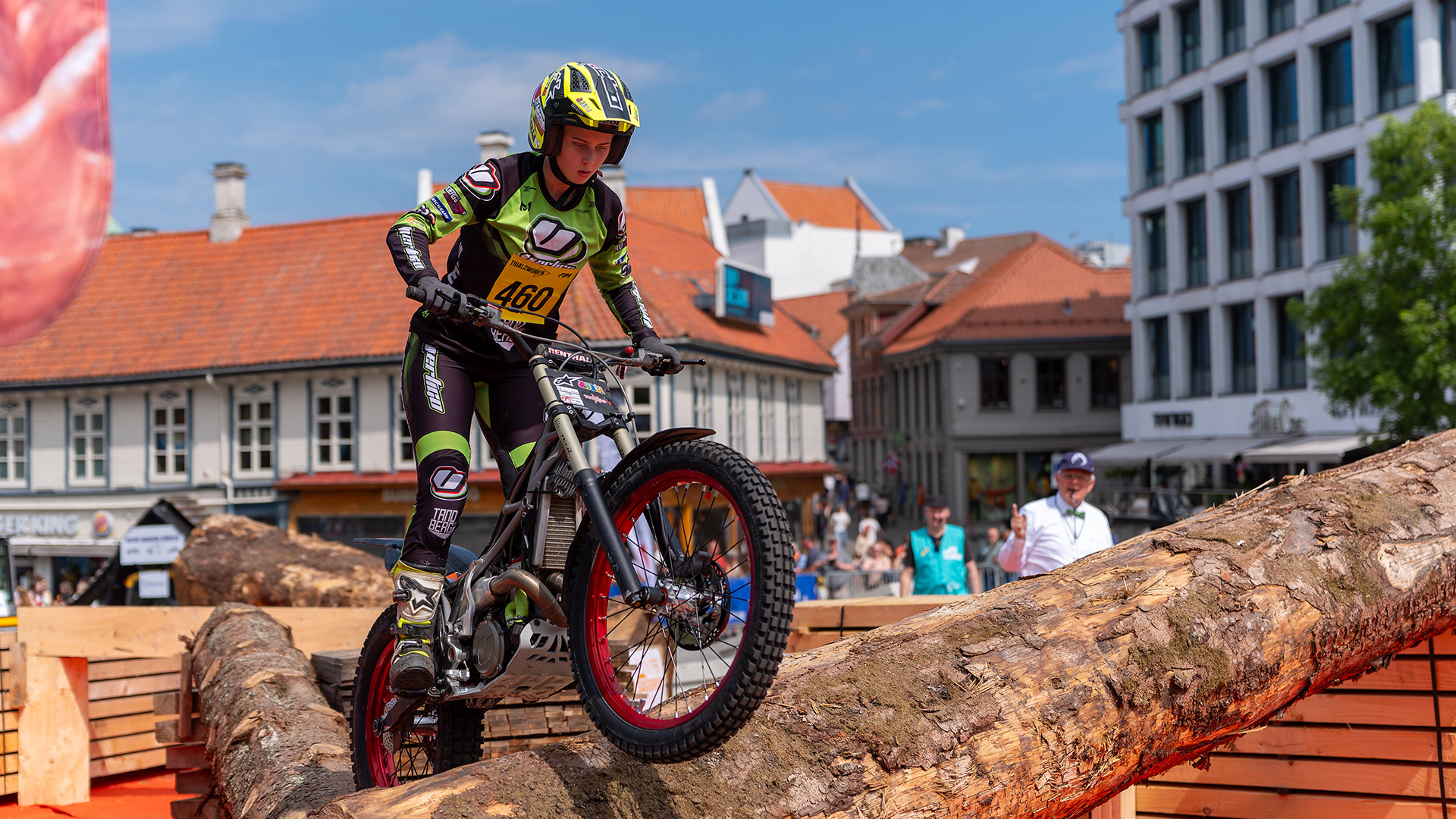 X-trial over tømmerstokker under NM-veka i Stavanger 2025