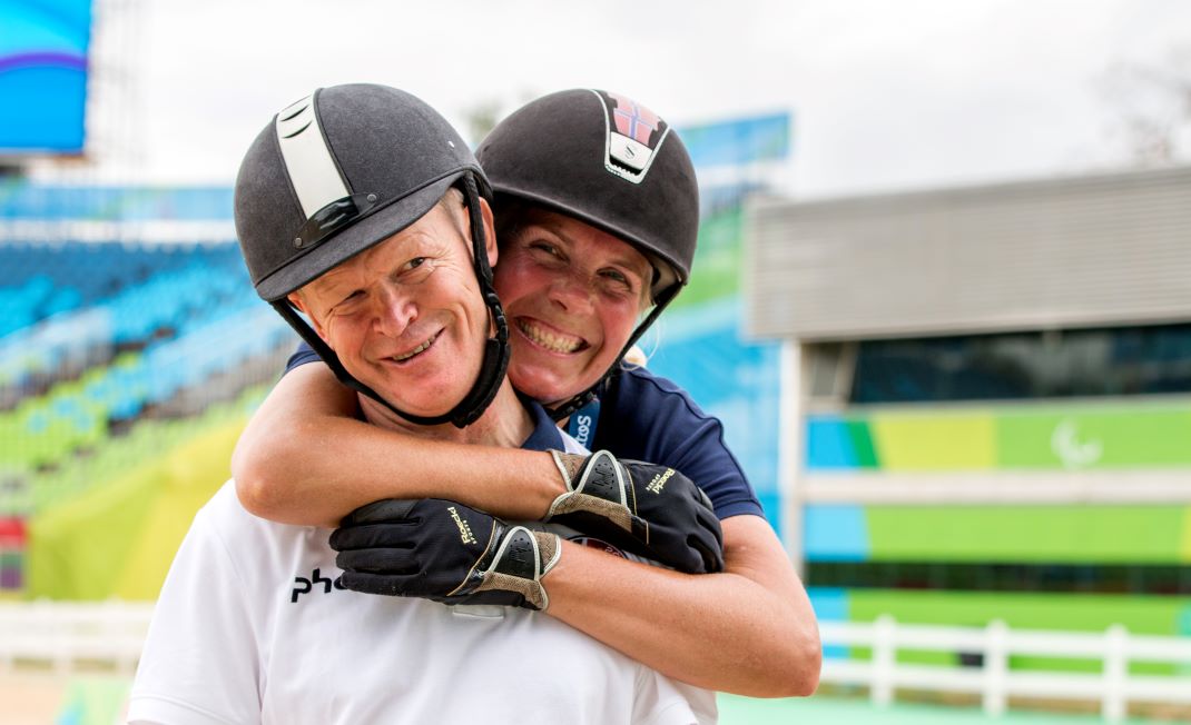Smil, glede og prestasjoner i verdensklasse var noe av det rytterne Jens Lasse Dokkan og Ann Cathrin Lübbe ga oss i Paralympics. Foto: Caroline Dokken Wendelborg