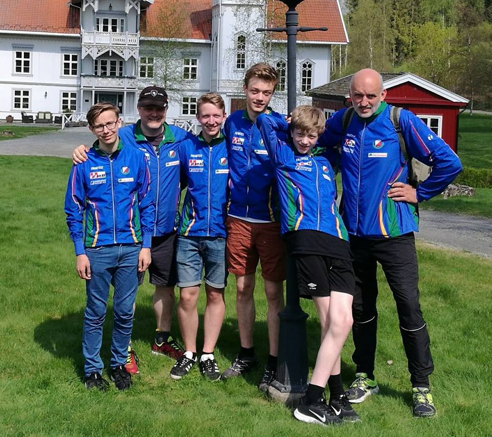 Henrik Å. Sørensen og Sondre Skytteren (midten) med Leder for Odal OL, Martin Skytteren (2. fra venstre)