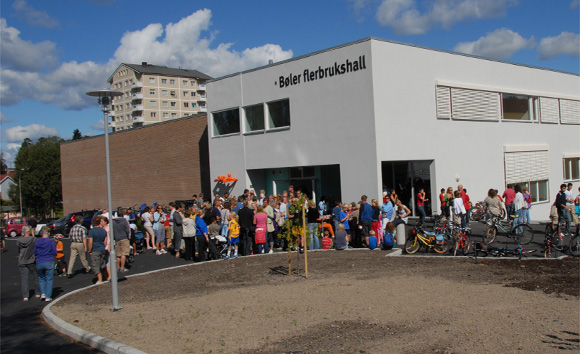 Fra åpningen av Bøler flerbrukshall høsten 2007. (Foto: Kai Albertsen)