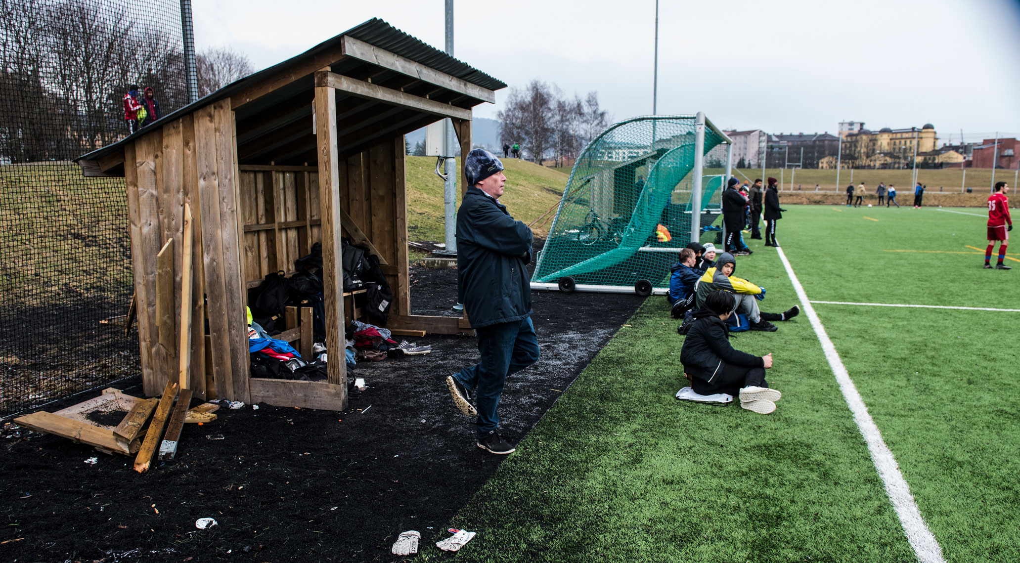 Hverdagsliv: Lindebergs Max Kristian Sætre slik han har stått mange ganger: På linja, engasjert. -Dette er en forpliktende hobby, sier han. Foto: Erik Berglund.