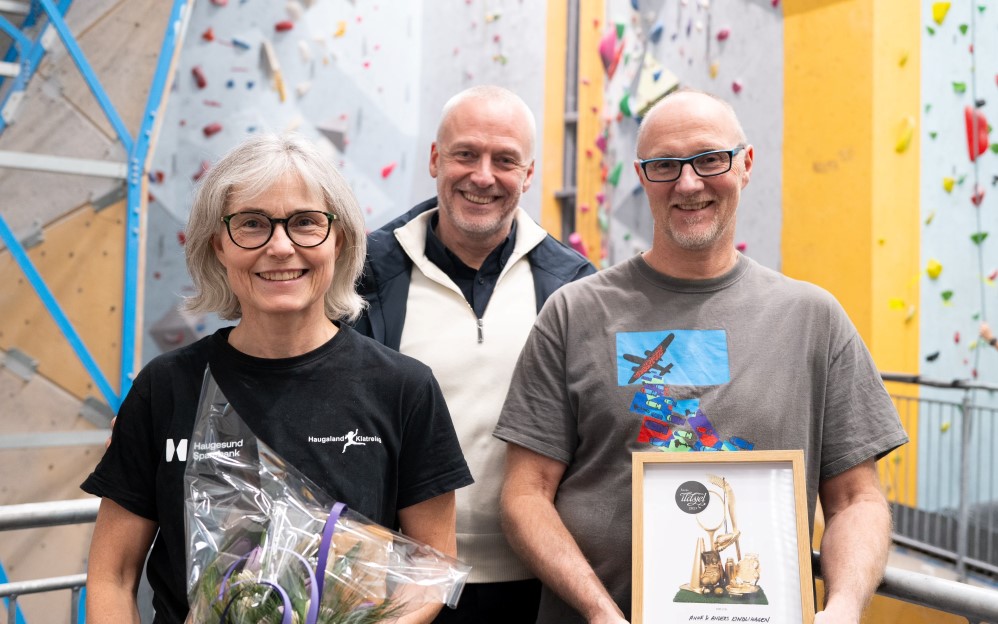 Årets ildsjeler i Rogaland, Anne og Anders Kindlihagen. I bakgrunnen, Ivar Jacobsen.
