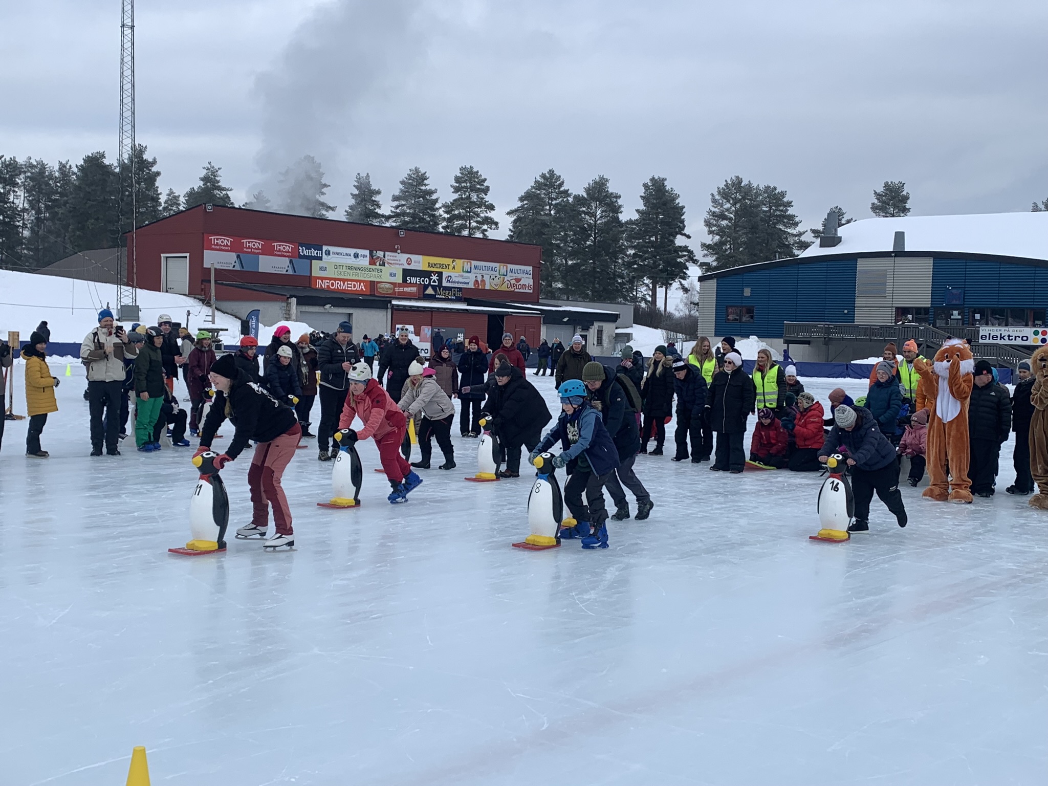 Grenseløs vinteridrettsdag ble arrangert i Skien fritidspark