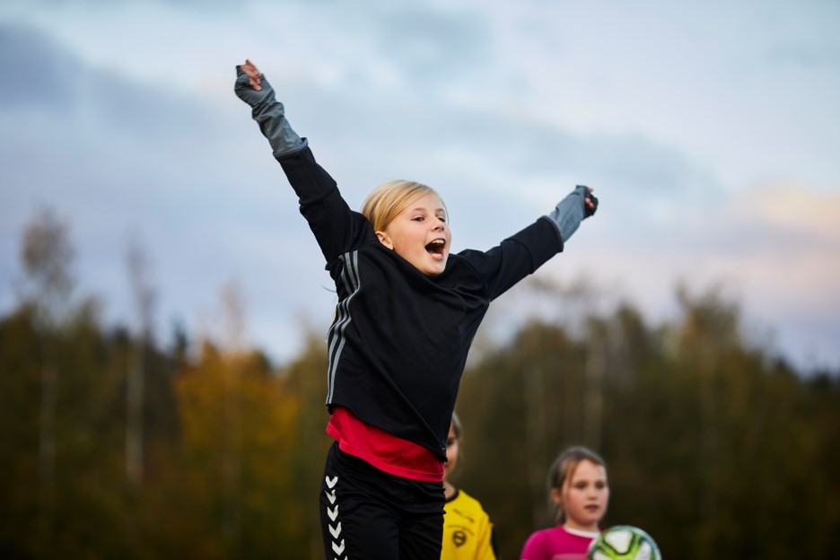 Mange idrettslag får no tildelt midlar til til dømes trenar- og dommarutdanning, utstyr og ulike tiltak som er med på å redusere økonomiske barrierar. 